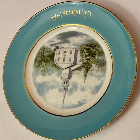 Vintage Avon Wedgwood 1974 Christmas Plate, Country Church Collectible - Picture 4 of 15